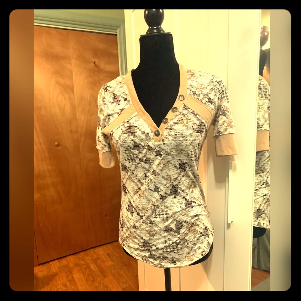 Short sleeve shirt